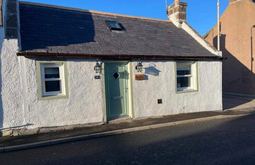 Cozy Seaside Retreat in Peterhead - Photo 11