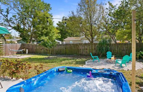 Sunny Palm Cottage W/ Hot Tub + Fire Pit + Grill + 10 to Beach! - Foto 2