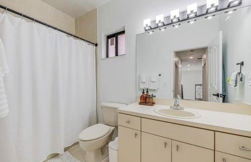 Modern Miami Home with Patio and Pool - Foto 21