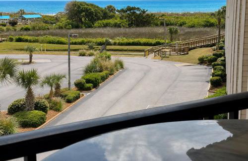 Top Floor Oceanview Luxury KING Villa - Balcony & Steps to Beach - Photo 14
