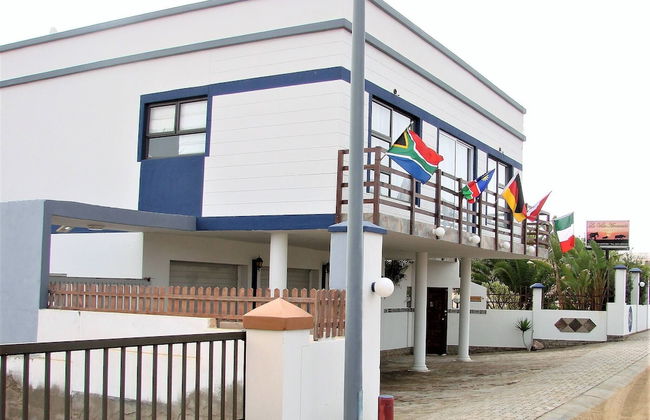 "room in B&B - Room for 6 - Amarachi Guesthouse in Swakopmund Namibia Near Beach and Malls!" - Photo 16
