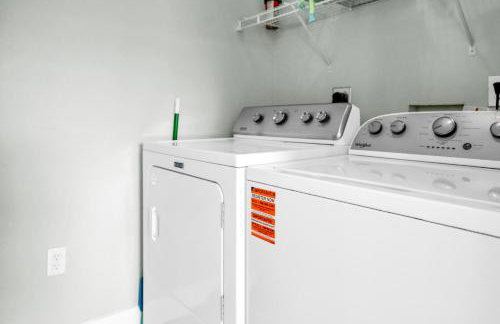 Two Homes, Private Pool, Game Room & Steps to the Beach - Foto 14