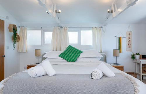 Bright & Airy Countryside Cabin Near Oxford, Perfect Getaway with Scenic Views - Pass the Keys - Foto 13