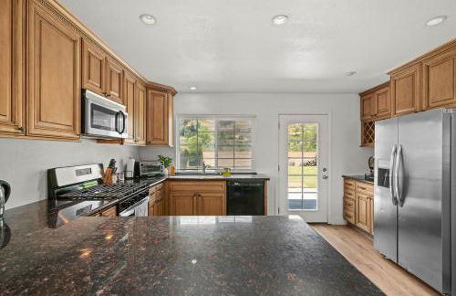 Fun Family Retreat Games, Massage Chair & Yard - Foto 20