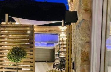 Tranquil retreat with hot tub - Photo 6