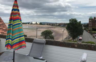 Beachside Suites - Photo 4