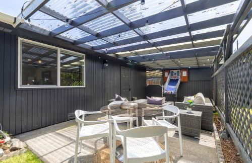 Family-Friendly 4BR Home with AC and Yard Near Airport - Foto 12