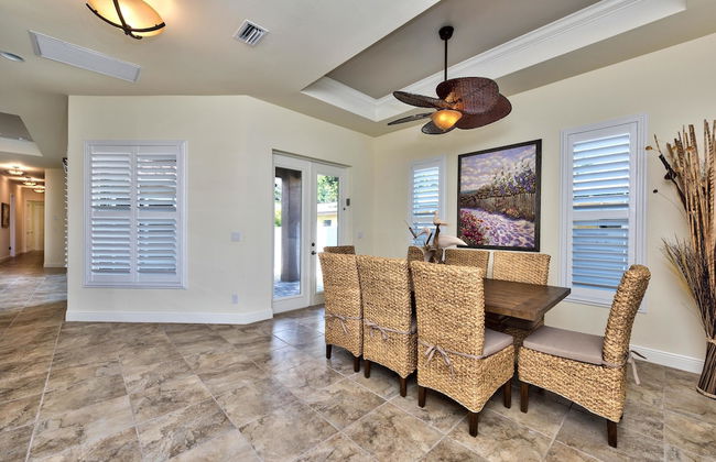 Amalfi Vacation Rental: Stylish 3-BR Retreat Steps from Vanderbilt Beach. Relax by the Private Pool and Enjoy Modern Amenities. Ideal for Families with Easy Access to Mercato and Local Attractions - Foto 7