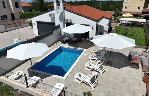 Villa Nostra - Photo 1