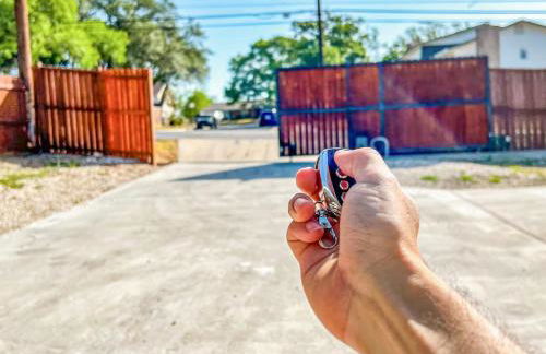 Huge House Fun Central 4BD 3BA with POOL - Foto 30