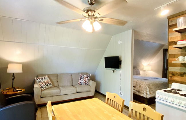 Calm Waters Cabin Resort - Photo 41