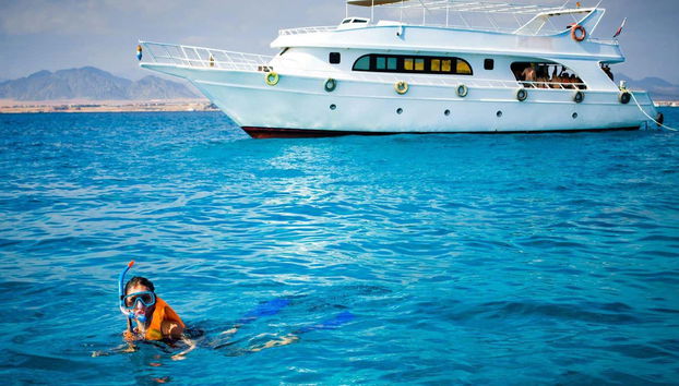 Snorkeling accanto alla barca