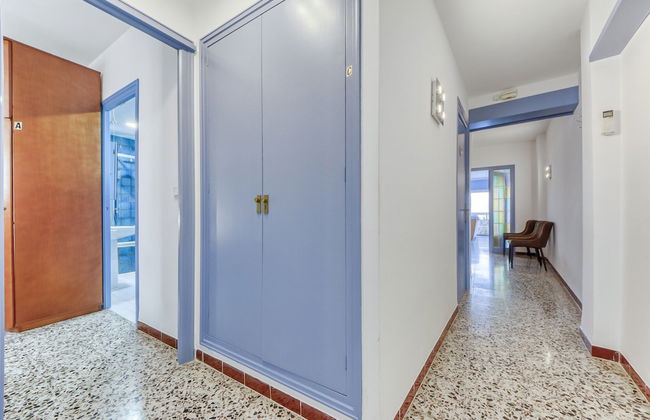 Beautiful Apartment With View - Photo 3