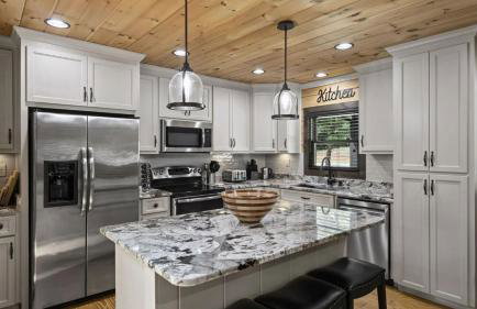 Waterfront 1-acre Private Dock, Hot Tub, Firepit Bankhead Lodge by Avantstay - Foto 32