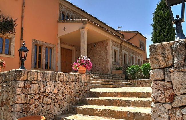 Exquisite Villa With Views - Photo 36