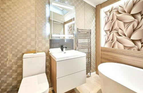 Enzo's Lodge with Hot Tub - Foto 20