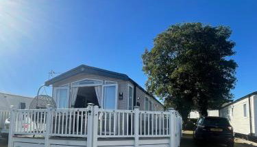Beautiful caravan at Kent coast with wrap around decking and free WiFi sleeps 6 - Foto 5