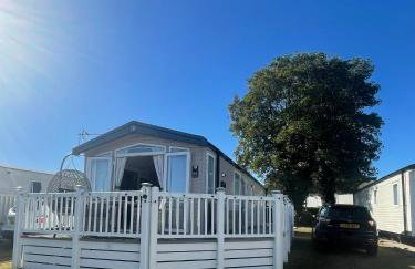 Beautiful caravan at Kent coast with wrap around decking and free WiFi sleeps 6 - Foto 5