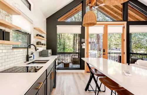 Tranquil Modern Cabin with Friendly Farm Animals & Pond Views Near Cedar Creek, Texas - Photo 2