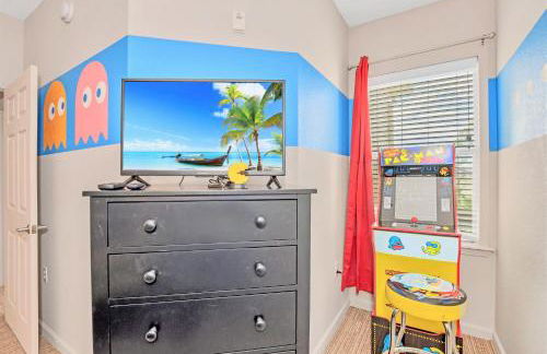 Spacious 3BR Condo with Pool near Disney - Photo 19