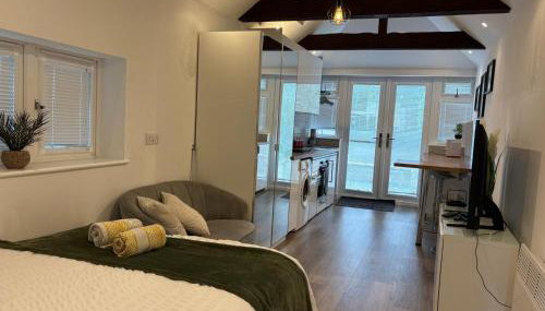 Stylish Detached Studio, Banstead with off street Parking - Foto 2