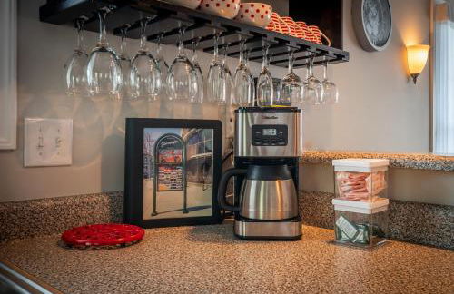 Hoosier Happiness Townhouse - 2 King Size Bedroom Suites - Foto 18