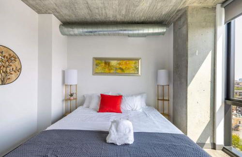 Bright & Modern 2BR Perfect City Escape - Foto 16