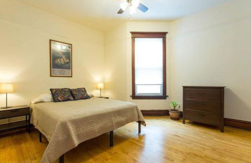 Wrigley Oasis! Steps from the Field! - 3BD 1BA - Foto 3