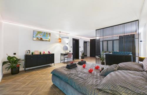 Jacuzzi LoveAparts Marki Romantic Getaway - Photo 52