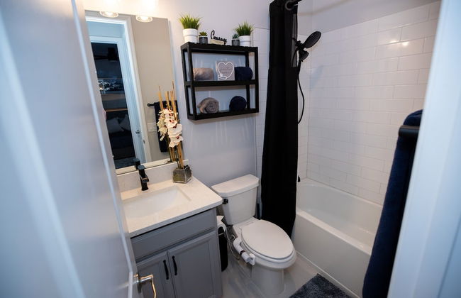 Brand New Modern Pet Friendly Zen Home W/ Private Home Theater & Hot Tub! 2 Bedroom Home by RedAwning - Photo 42