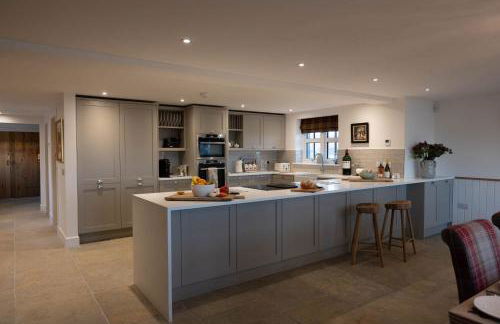 Kipney Farmhouse with hot tub - Photo 8