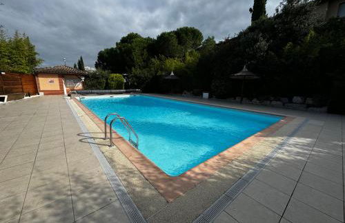 Loft Geek avec terrasse, piscine & parking - proche métro - Toulouse - Foto 1