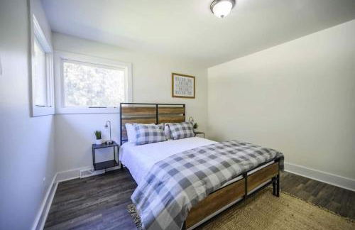 Gorgeous Renovated Home With Large & Private Lot - Foto 19