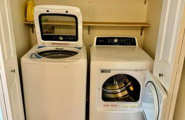 3 Min Walk to Starbucks. Pet Yes - Photo 25