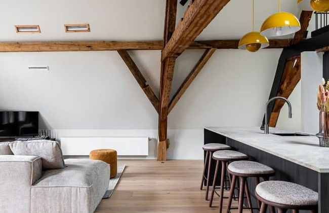 City-view Loft With Wooden Beams and Mezzanine - Foto 7