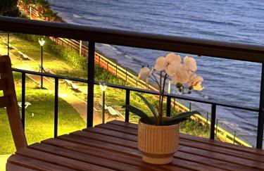 Modern beachfront apartment 2 Bdrm , incredible views - Photo 16