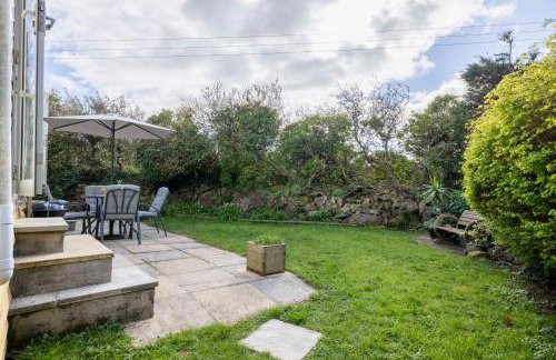 1 Bed Caravan Sleeps 2 -Dog Welcome -Free Parking - Photo 12