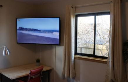 Private Home - Playground, Jumping Mat, BBQ, Darts, Firepit, Gazebo, 4 Smart TVs, White Cotton Bedding, - The Redwood Cul-De Sac Beach Retreat - Foto 36