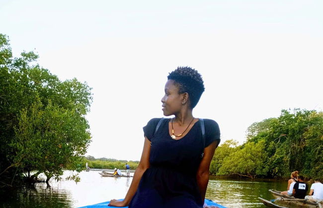 Paseo en canoa por el río Congo al atardecer - Foto 3