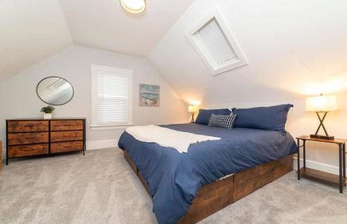 Downtown House Sleeps 10 with 3 King Beds and More - Foto 16