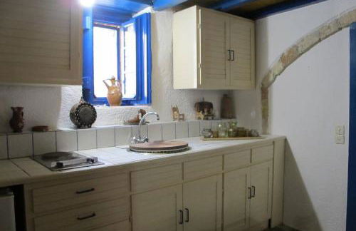 Blue Door (in the castle of Monembasia) - Foto 3