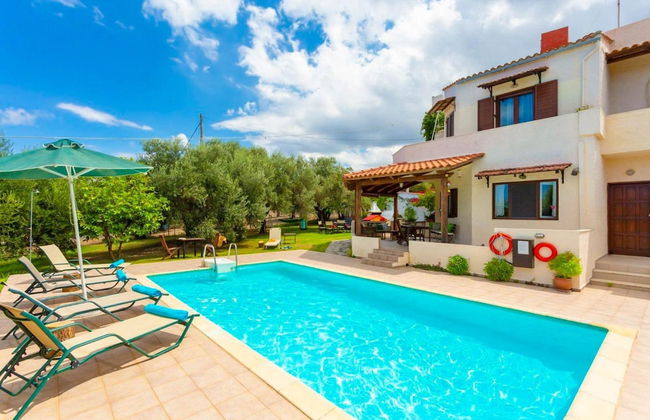 Villa Armi Large Private Pool Walk to Beach Sea Views A C Wifi Eco-friendly - 2809 - Foto 1