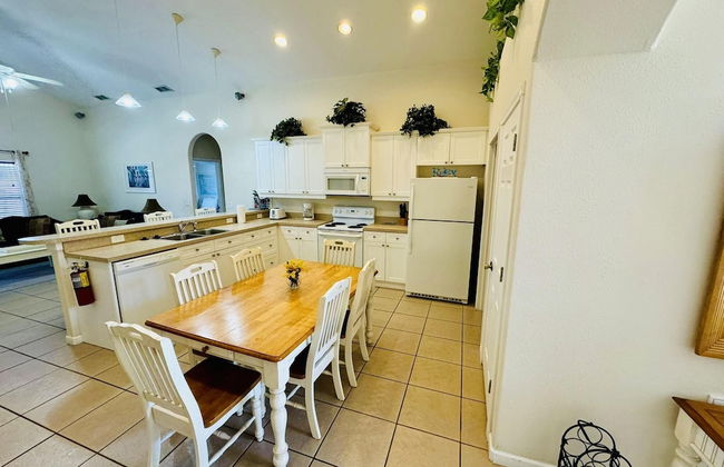 4/3 Vacation Home With Private Pool Located at Formosa Gardens!! - Foto 4