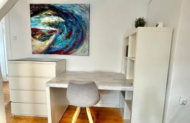 Schönes City-Apartment mit 2 Schlafzimmer, Parkplatz, ruhig und hell, D46-DG - Photo 5