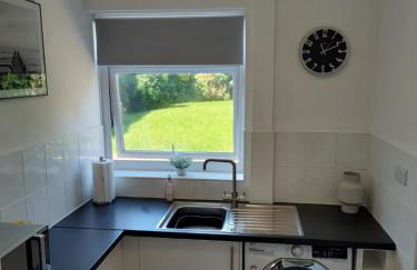 Jarvis Drive 3 Bed contractor house In melton Mowbray with parking - Photo 3