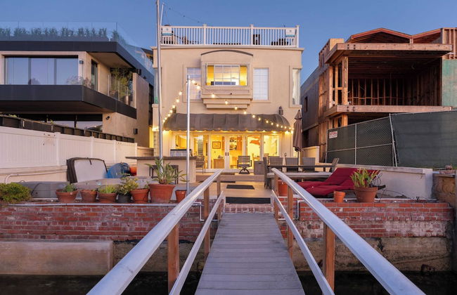 Canalfront Charmer by Avantstay Waterfront w/ Shared Dock + Hot Tub - Foto 42