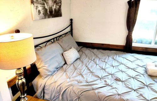 Wolf's Cabin-Walk to Downtown Noblesville - Foto 14