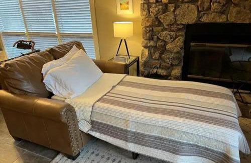 Bear Den on Lake Ouachita 2BR Condo at Mountain Harbor Resort - Foto 69