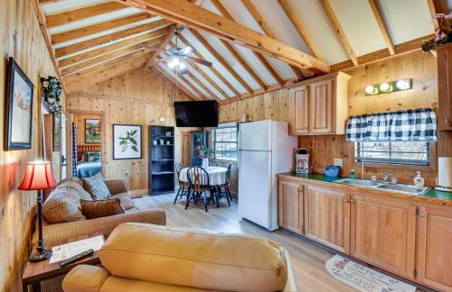Cozy Dillard Cabin with Mountain Views and Pool Access - Foto 1