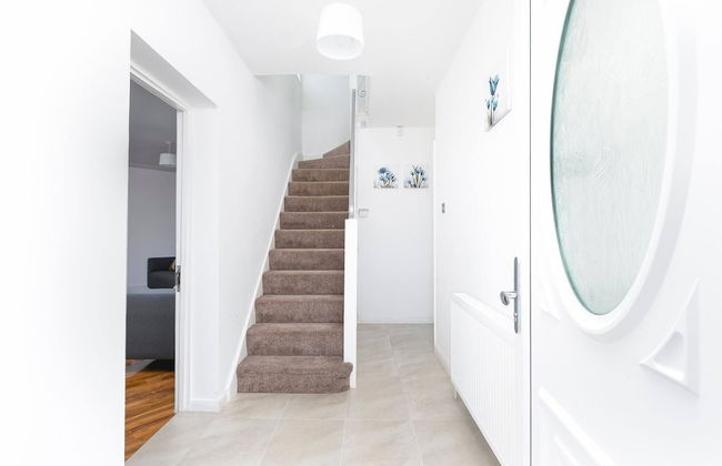 Skyvillion - Enfield 4bed House W Garden & Parking - Photo 39